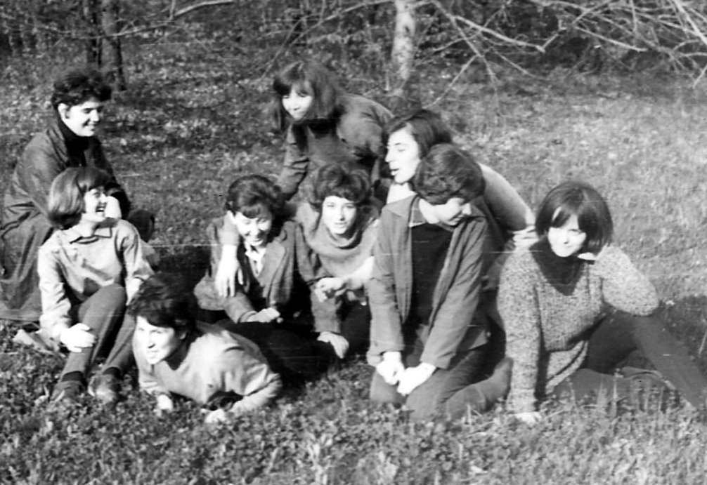 Fotografije školskog izleta učenica IX gimnazije u Pionirski grad